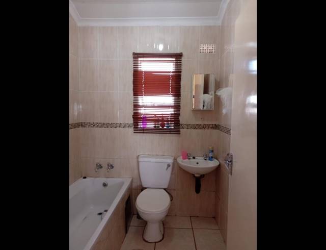 2 BEDROOM HOUSE FOR SALE IN LENASIA SOUTH